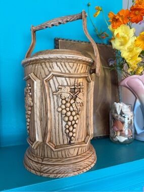 Wood Grain Grape-Carved Decorative Ice Bucket